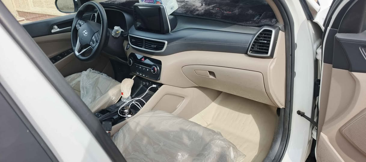 🛑 تكسون 2019  موصفات كفالة عامة🛑
🛑كوري اصلي  
🛑بصمة تشغيل ابواب وصندوك بصمة ..
🛑شاشة كبيرة.
🛑عداد المشي 64k حقيقي🔥
🛑كاميره  خلفية
🛑حساسات امامية خلفية
🛑كشن  عسلي داخل عسلي واسود.
🛑تحكمات ستيرن 4 جهات فو-سبورت-سمارت).
.
🛑ويل كب 18 مميز لمتد
🛑مري شفط
🛑المراية الجانبية كهرباء.
🛑كير اوتماتيك وعادي.
🛑يدات نيكل.
🛑تبريد قطعتين
🛑كشن الاماميات كهرباء.1
🛑السيارة بعد بيها هواي مواصفات.
🛑السيارة شرط  التحويل.
🛑اشاير بلمراية.
🛑السيارة جديدة وجاهزة بدون مصرف
🛑مكان الايمن ((الموصل 
🛑الشراي يتصل على الارقام :-
*********** Singapore
