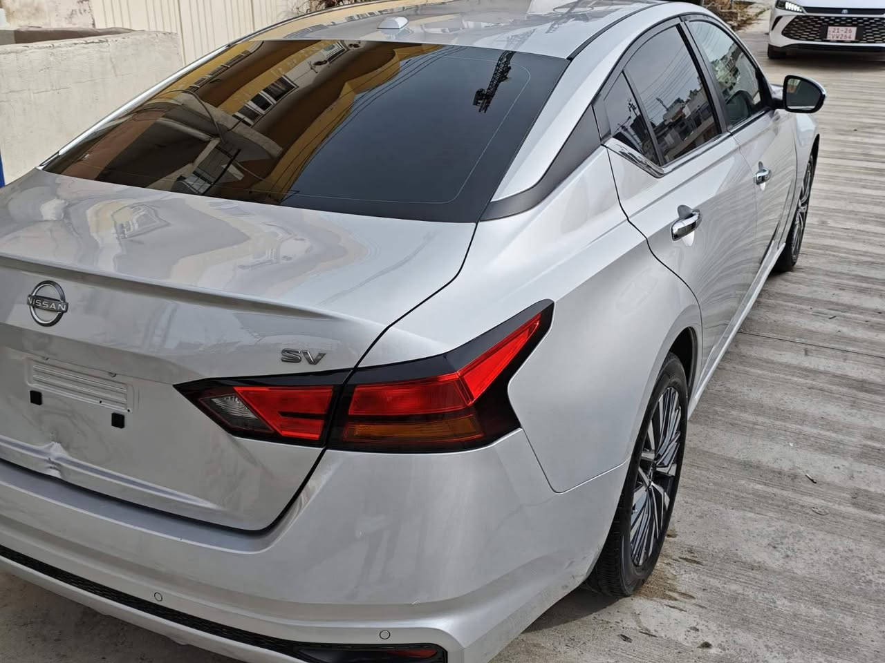 ئاڵتیما ۲۰۲۳ مواصفات sv
کاتی دوو مانگی لەگەڵە
پێشو دوای کەپسە هیچ لێدراوی نیە
چوار پارچەی گۆڕاوە بە شەریکە
تەنها یەک پەڵە بۆیاخی هەیە
بێ تەقەو ڕەقە
چوار تایەو ویلی تازەی لەژێرە
تەنها ئاربای دوای سەکنی تەقیوە
سەیارە بێ مەسرەفەو ماڵی دۆستە  
نرخی ۱۳٦ گەڵاو کەمێک مەجال
ژ.م  ۰۷۷۰۲۱٤۲۱٤٨ /  *********** لە سلێمانی السليمانية, العراق
