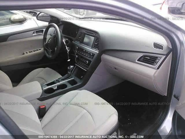 سوناتا 2017
وارد امريكي
حادث امريكا فقط جنطة
سيارة بدون ايرباك 
صبغ بابين اثر شخوط 
مكانه  بابل حلة شارع ٤٠
السعر 120 
للاستفسار ***********
