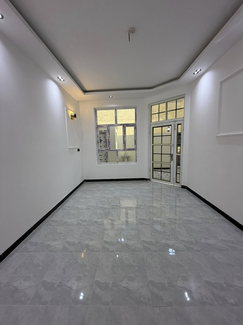 #دار_للبيع_طابو_زراعي 👇👇‎👇#استلام_مباشر
#الموقع // #حله_نادر_الثانيه خلف مول اخل الخير القديم

 #طابقين_بناء_حديث_درجه_اولى

#متوفر_كافه_الخدمات ✅ 

#المساحه // 130 م واجهة 7.50 م ❌ 17.50  م

#السعر // خاص

#التفاصيل ( استقبال + مطبخ  + هول 

+ غرف نوم عدد 3 + مجمع صحيات عدد 3

+ منور عدد 2  + طارمة )

——————————

للاستفسار اكثر مراسلة الصفحة او الاتصال 

 #علاء_الغرباوي  📞 ***********

او مراجعه المكتب 🏠#مكتب_روعة_اللقاء_للعقار 🏠

               🏗️ #مــوقع_المكتب🏗️

{ بابل/ حله نادر الاولى شارع الخدمي قرب سكله صدام }
