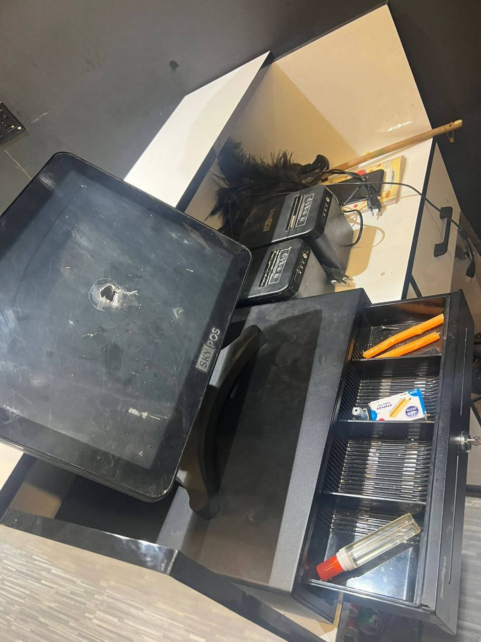 السلام عليكم
عندي نضام كاشير للبيع 
مع طابعات عدد ثنين
للاستفسار ***********
