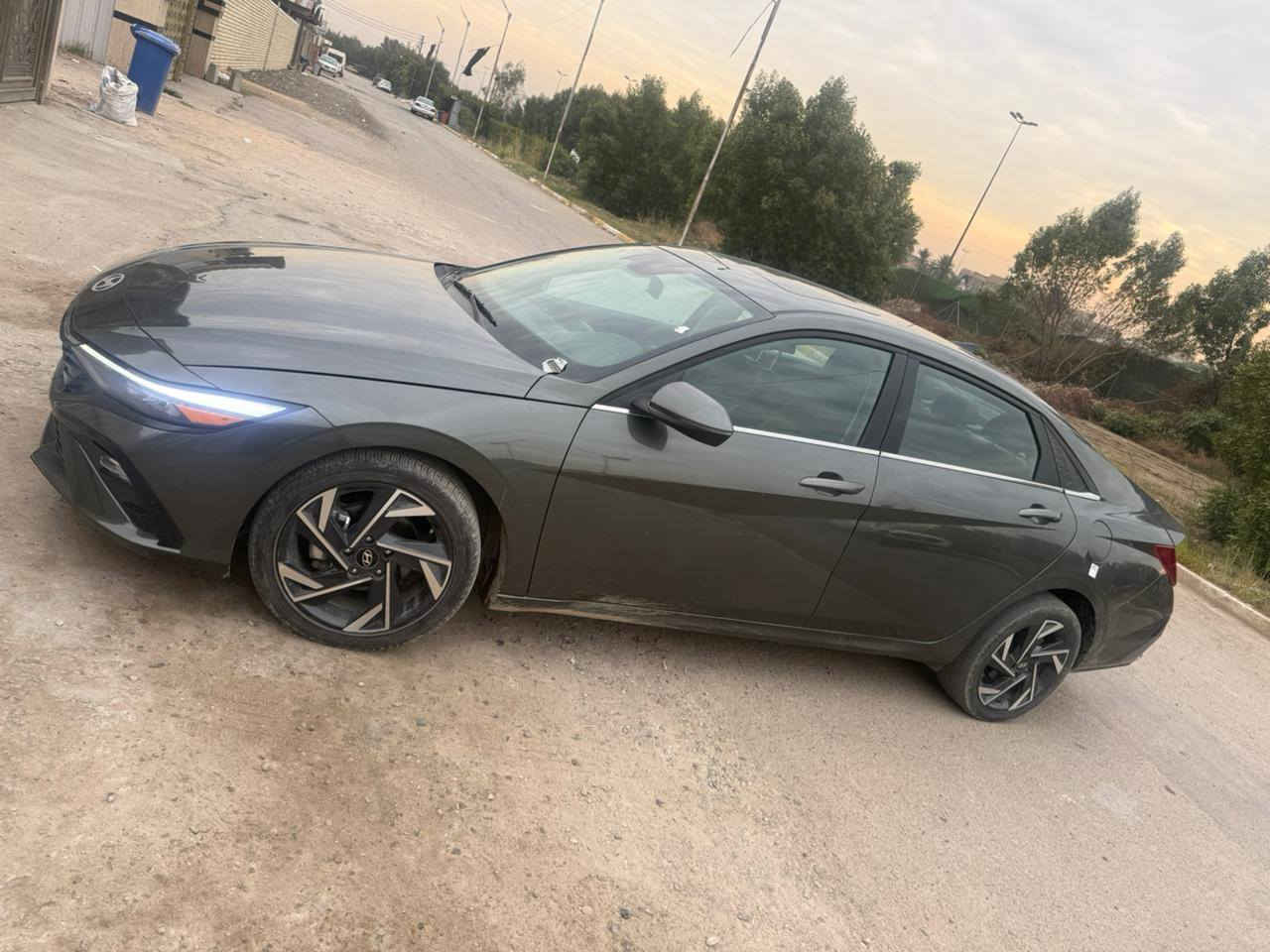 ⁨ النترا هايبرد 2024 دخول جديد 🔥 
ضرر الباب خلف السائق وجاملغ خلفي ( الباب مبدل نفس اللون وصبغ نص الجاملغ الخلفي فقط بدون دواخل نهائياً )
بدون اي ايرباك نهائياً جميع الايرباكات سليمة 
رقم بغداد الجديد اليوم رقمتها بسمي تحويل مباشر 
فتحه سقف بنوراما + كشنات جلد اسود 
ماشيه 29الف كيلو 
محرك تيربو 
ردارات 360 درجه + شحن لاسلكي
فتح عند الاقتراب ومن تبتعد تقفل 
نظام تحديد مسار مع تنبيه مغادرة المسار
قيادة شبه ذاتيه 
نظام النقطة العمياء في المري الجانبية
رادار امامي 
نظام بريك طوارئ تلقائي 
نظام اوتو ستوب 
شاشة عدادات ديجتال 
شاشة وسطية تدعم ابل كاربلاي وايرلس + اندرويد اوتو 
ثلاث انظمة قيادة ( sport / normal/ smart ) 
ليد امامي + سكن نهاري ليد 
كاميرا خلفية ونظام التوقف الذاتي عند وجود اي جسم اثناء الرجوع 
للاستفسار ***********
مكان السياره : بغداد الرصافة بغداد, العراق
