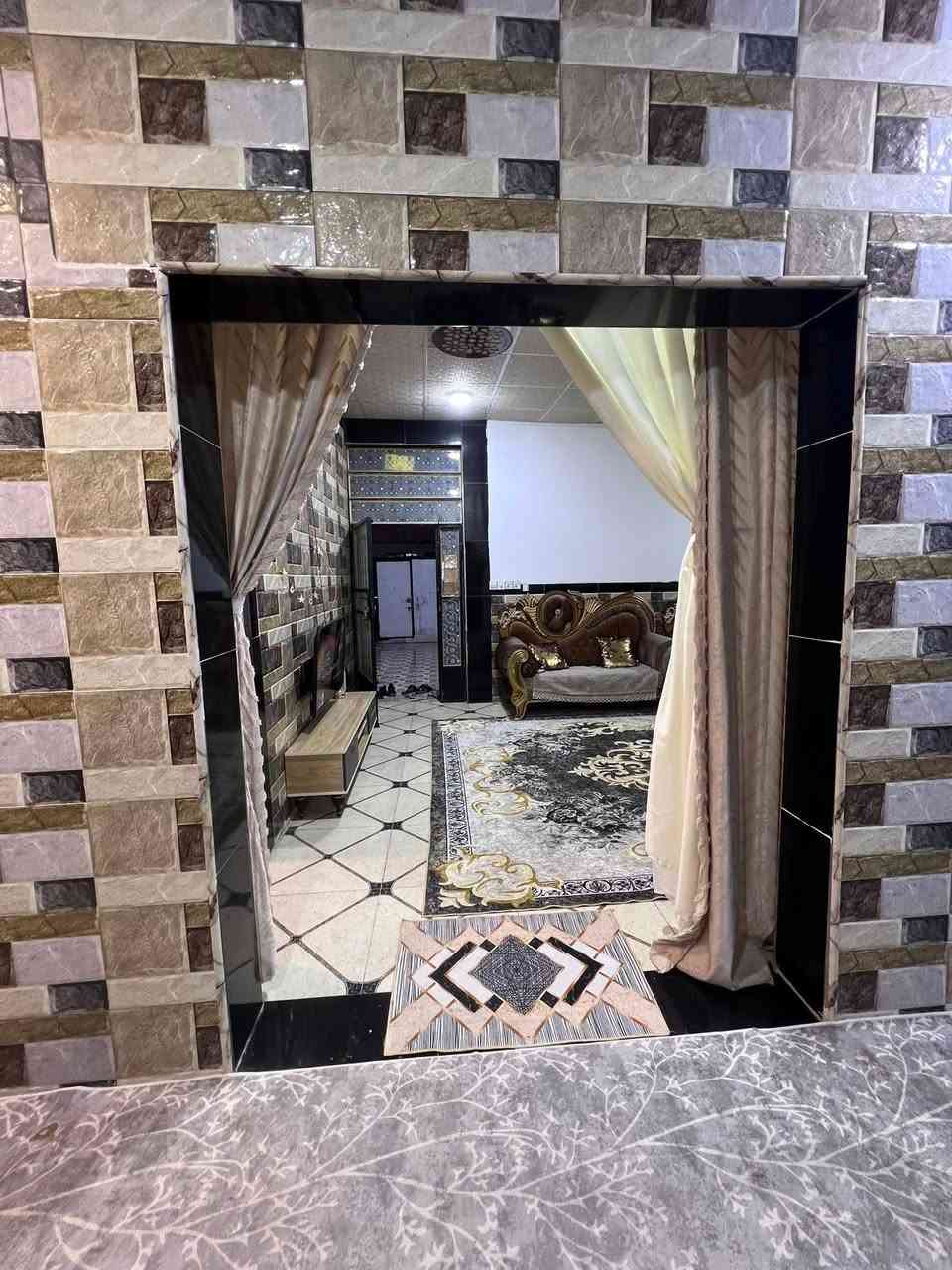 السلام عليكم ورحمة
دار للبيع في ابو آلخصـيب
ابو كوصره قرب سنتر طه شارع
 طابو زراعي سند 25 عراقي طابو أسود اصولي
المساحه الكليه 230
يحتوي على غرفتين وصاله كبيره ومطبخ ودوانيه وكراج وحديقه 3 حمامات
يتوفر كهرباء ماء نت ظوئي في المنطقه شارع بي اناره قريب عل التبليط 100 متر
البيت اعله من الشارع مقدار بلوكتين
البناء 2024
متعوب عليه
المنطقه مرقمه من الكهرباء الوطنيه
الجوارين ذهب
السعر 80
***********
