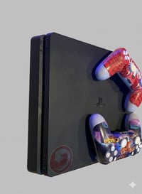 بلايستيشن 4 • حالة ممتازة • 2 يد