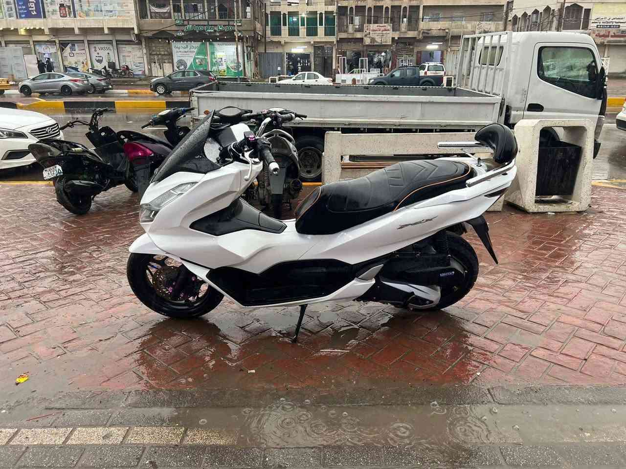 سلام عليكم بي سي اكس جيل الرابع الدراجه كفاله عامه من كلشي السعر 2مليون 500 مكاني بغداد مدينه الصدر شارع الفلاح.......  ***********
