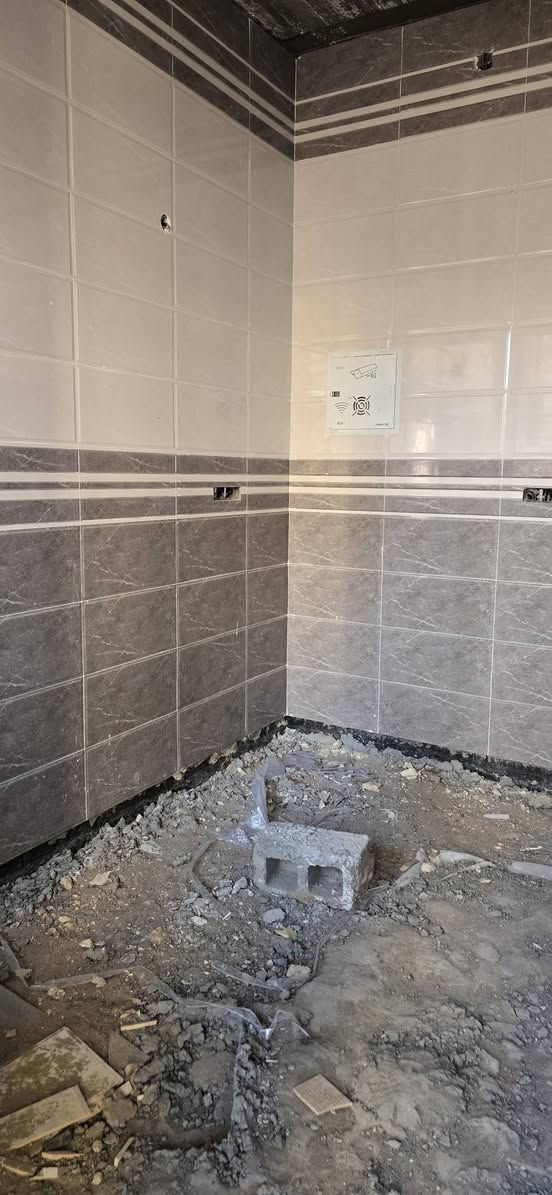 السلام عليكم بيت للبيع الجغيفي الثانيه طابو زراعي
150 متر 
الوجهه 7ونص نزال 20 
 قرب جامع صفوة الرحمن
استقبال 

مطبخ

صحيات

صاله 

غرفه 

كامل من كهربائيات مع مجاري وماء وسيراميك 

عرض الشارع 10 متر 

السعر 68

***********

