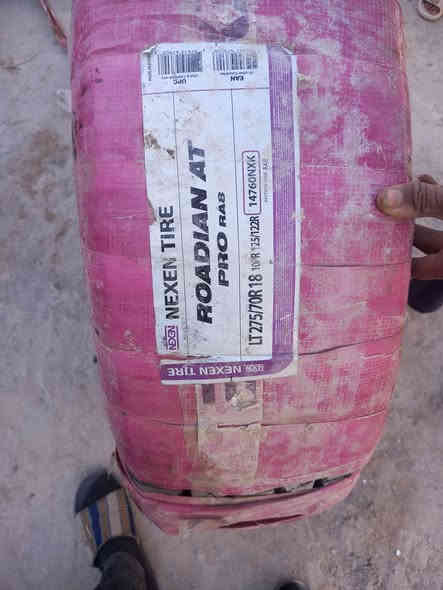 سلام عليكم  تايرات  ياباني  قياس ١٨ ؟٢٧٥ على ٧٠     سعر ١٥٠ وبيهن  مجال اخوان  تايرات زوج  فقط  *********** مكاني ناصريه سوق شيوخ
