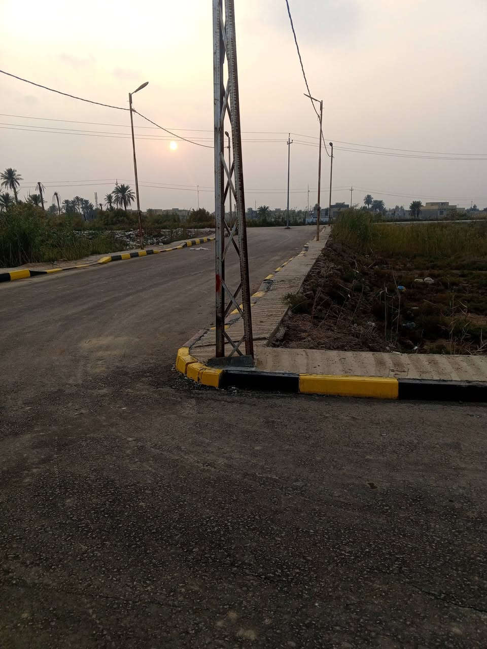 السلام عليكم يوجد بتلو مساحه 120 متر ركن على شارعين مجمع الشطاوي وراء حسينيه ال حمزه مباشر قريب للولايه قريب المدارس سند 25 طابو مداور ثاني يوم باسم المشتري 
للبيع سعر تفاصيل الرقم  *********** واتساب موجود
...***********
