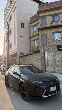 لكزس يو اكس • هايبرد • رقم بغداد