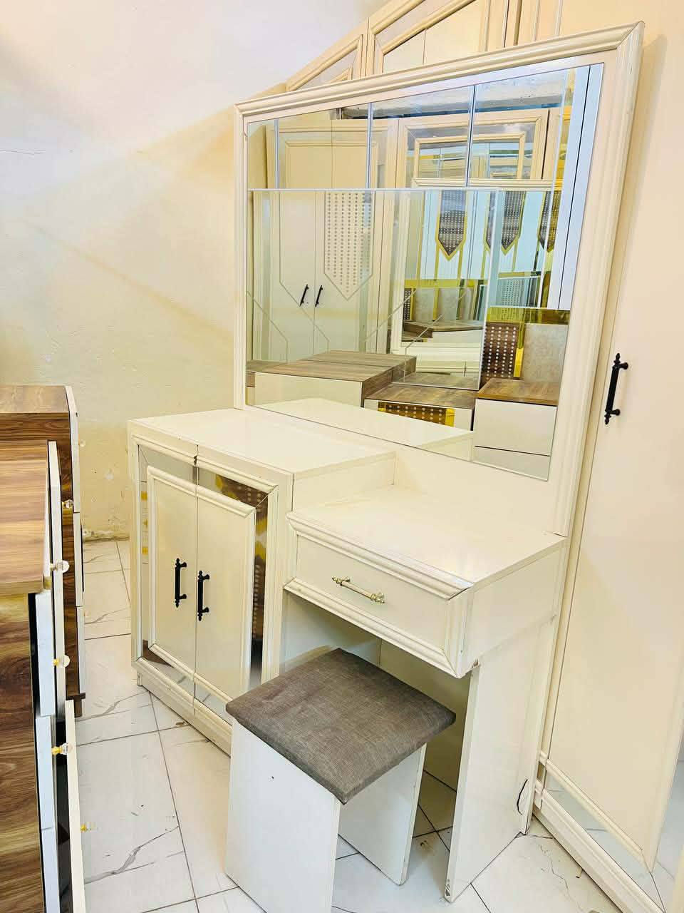 غرفه نوم تركي 🇹🇷
10 قطع نضافة 90 💯 
كنتور 8 باب مع ملحق 🔥 
شازلون مخزن اناره كومديات 
بسعر مليون و 50 مع شد ونقل


**إذا كنت صاحب هذا الإعلان وتريد حذفه لأي سبب، رجاءا أرسل رسالة إلى الدعم الفني**