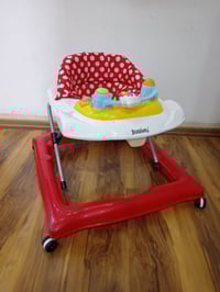 أغراض أطفال • شبه جديدة • توصيل متوفر