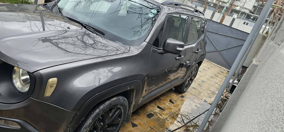 Jeep renegade 2017
سەیارەیەکی خاوێن و جوانە 
گێر ومەکینە بەشەرت 
کارەبایی کامل بەشەرت
تەقەو ڕەقەی بە شەرت چرکەو 200 دۆلار ببڕە 
سەنەوی تا مانگی 11 ی 2029 تازەیە 
تەنها بۆنیدی گۆڕاوە بە بیلاد هەمان ڕەنگ و کۆدی خۆی 
بێ بۆیاخ و بێ سارد 
کوشن و سوکان هیتەرە 
 بۆ مەسرەف مەگەڕێ 

تێبینی:- مەکینەی کراوەتەوە بۆ کاسکێت باقی دار و بەردی بە شەرت 

***********
 شوێن:- کۆیە رانية, السليمانية
