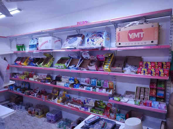 السلام عليكم  هاي رفوف محل 15متر  السعر مليون وبي مجال وباترينة الوحدة 250 الف وبي مجال المكان الرمادي شارع 20 ملاحضة اني مكلف بالنشر هذا الرقم وتواصلو وياه ***********
