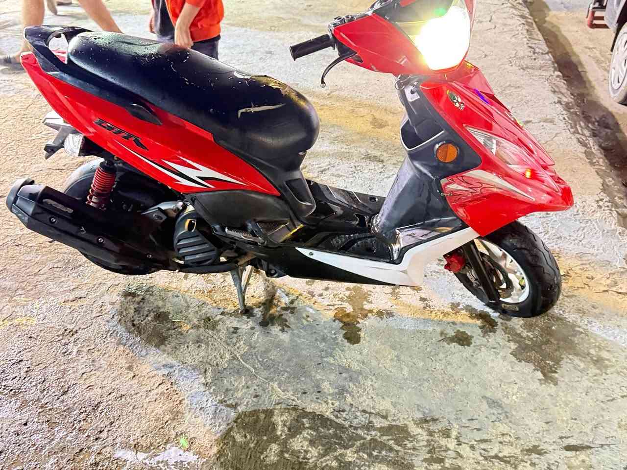 سلام عليكم دراجه جيتي ار اله للبيع نضيفه كهربيات كله شغال  ريد 750  مكاني بغداد  المشتل  ***********
