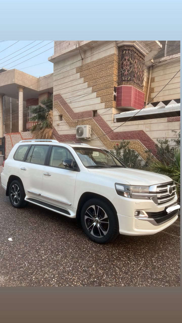 لاندكروز مديل2018 وايت ادشن  GXR محرك 8سلندر سياره بالكاترتون  مكفوله رقم اربيل سياره جديده بمعنى الكلمه
رقم الهاتف *********** السعر525 مجال بسيط للطيبين
