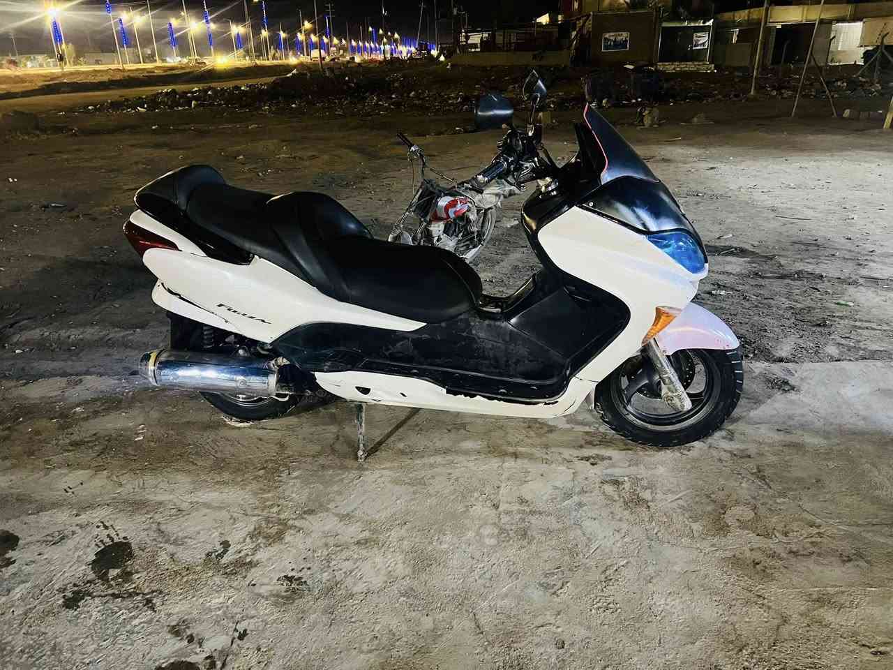 سلام عليكم فورزه صفر8بصمه للبيع الدراجه طافيه أبيع كوم حديد 350وبيه مجال الشراي ***********
