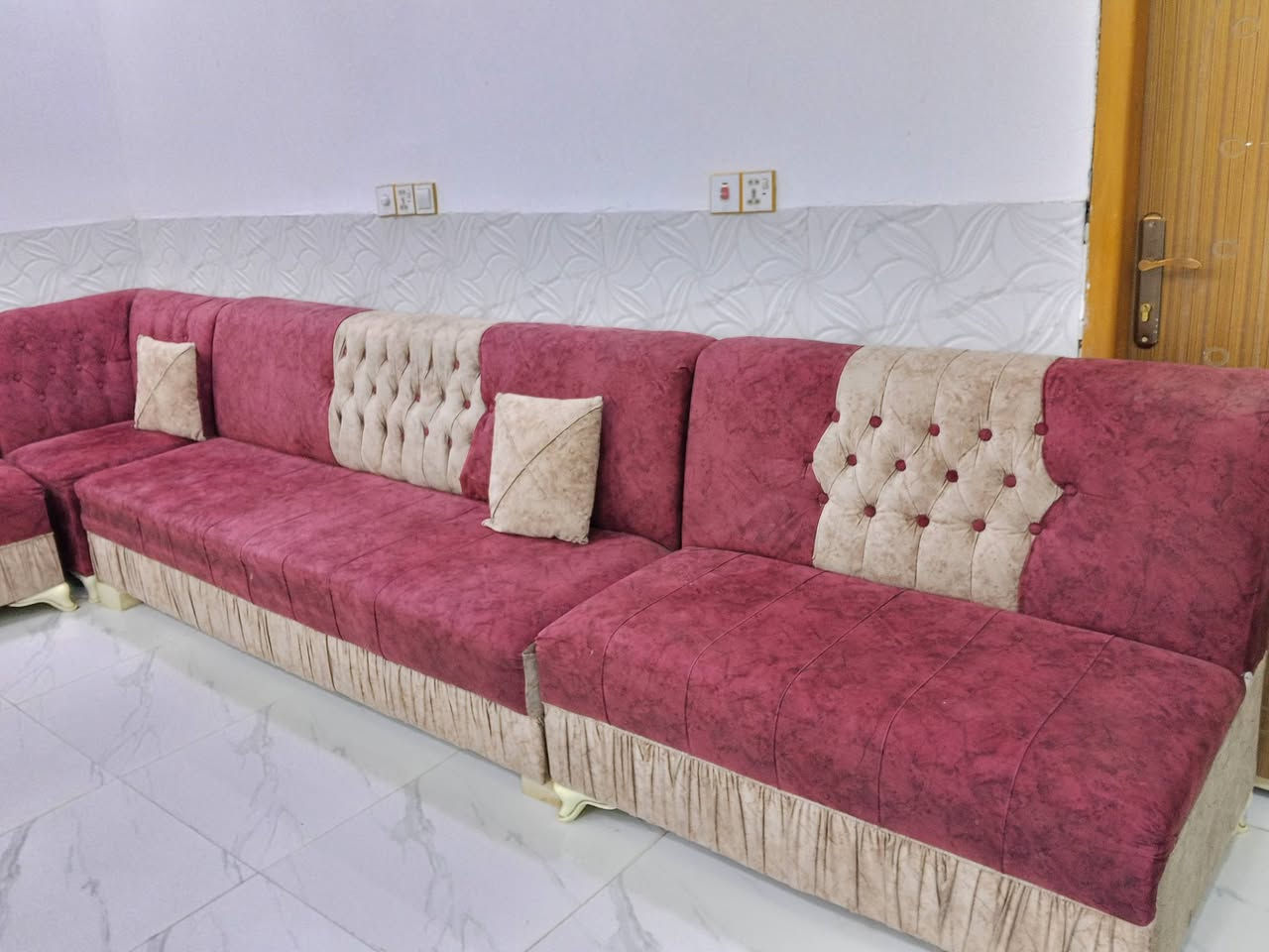 للبيع ديوان ١٢ نفر بحالة جيدة ونظيفة ✨
مرتب ومريح، مناسب للمجالس والبيوت الكبيرة.
السعر: 350 ألف قابل للنقاش البسيط.
للمهتمين مراسلتي على الخاص 📩


**إذا كنت صاحب هذا الإعلان وتريد حذفه لأي سبب، رجاءا أرسل رسالة إلى الدعم الفني**