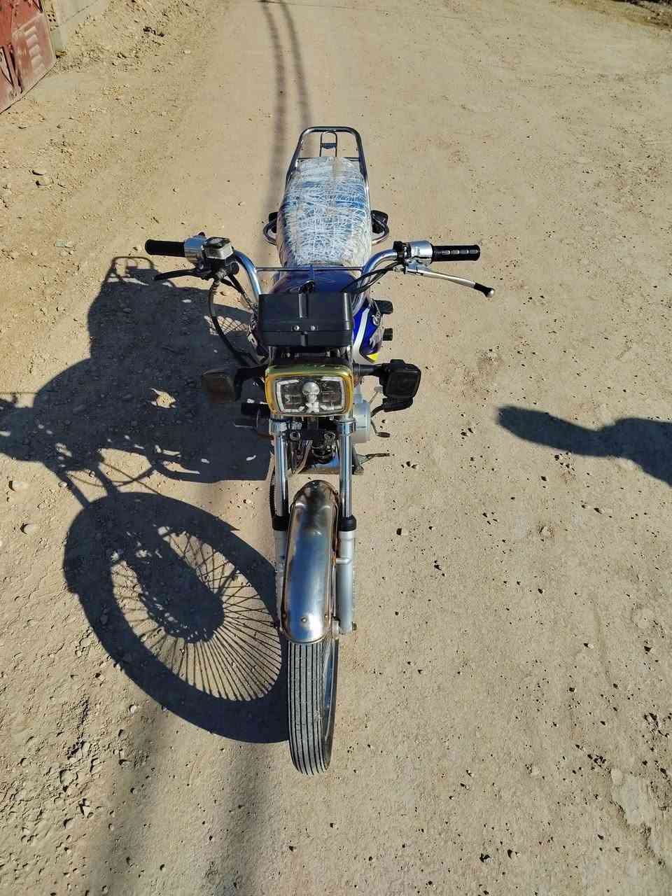 تايكر موديل 22 أوراق 
محرك مامفتوح كهربائيات كله شغاله بريكات أمامي وخلفي 
السعر 550  العنوان واسط ناحية الشحيميه
الرقم 
***********
