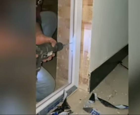 #صيانة 
تبديل وثبيت مقعد شرقي 
ترميم صحيات 
تركيب ابواب الصحيات اللمنيوم 
صيانة انابيب الماء بلاستك 
ثقب السنك حديد مرمر وتثبيت الخلاطات 
ربط مكيف مراوح سقفيه نقاط وسويجات الكهرباء
***********
