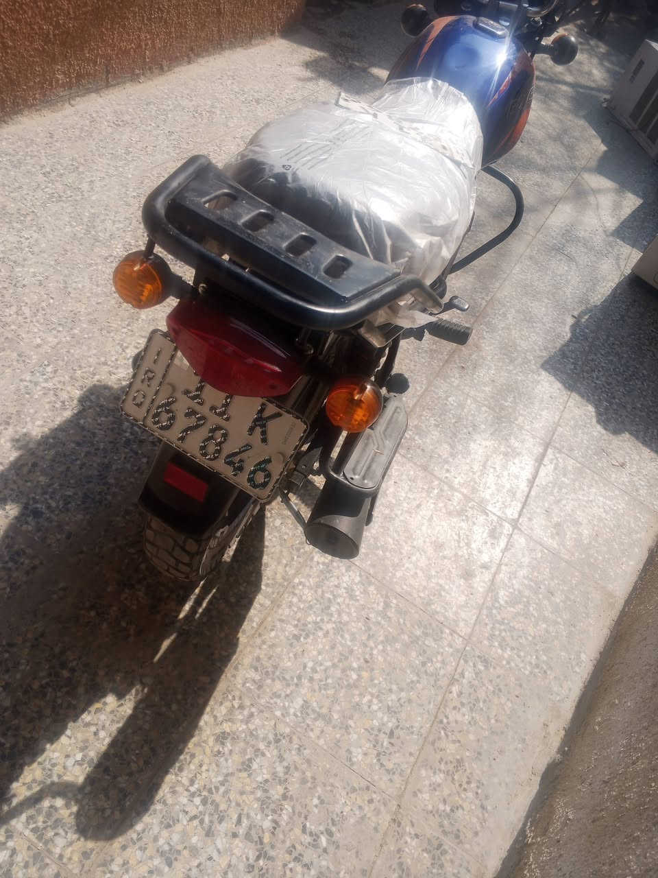 مره خصت ال ادمن 
دراجه بوكسر موديل 23 
دراجه مرقم بغداد سنويه ثاني يوم تحويل 
دراجه نضيفه تعال وافحص وبل خدمه 
دراجه رايدها ب2.400
عنوان بغداد رقم تلفون ***********واتساب او سيمكارت+مازنجر ماجاوب عليه
