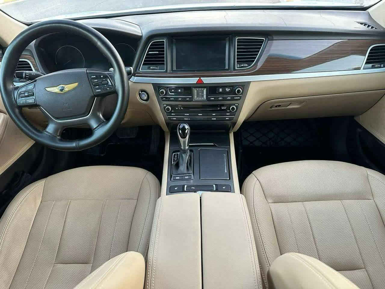 جينسيس G80 موديل 2015 خليجي كفالة
سيارة نضيفة مال جناي وبسعر مناسب
رقم سلميانية شرط التحويل

كير ومحرك مكفول
حجم المحرك 6V  3.8

ترحيب كشن مع الستيرن عند التشغيل
بصمة أبواب وصندوق
حساسات خلفيه امامية
كامرة خلفية
داخل جلد لون كريمي 
كشنات كهرباء جهتين
رادار امامي مع خاصية القيادة الالية
ستيرن تدفئة 
توقف ذاتي عن القيادة 
اوتو هولد  وسايد بريك كهرباء دكمة
فيت بم  جديد 
دسكات جدد
فلاتر  ودهون كامله  جديدة
وباقي مواصفات Genesis G80 معروفة

السيارة حيل نضيفة ماتحتاج اي مصرف
السعر 210

مكان السيارة: ميسان
***********
