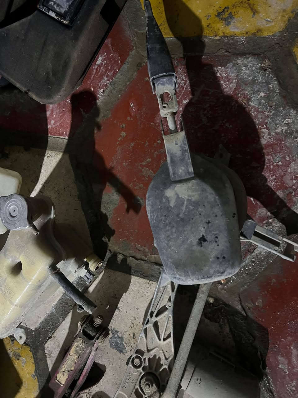 السلام عليكم.
غراض مارسدس دب مال وارد جديدات. 

قيم بالمعقول. واخذ. ونضيفات جداً مال كصه 

تخم ويل حجم ١٥  هوه وتايراته يرهم للدب او اي سياره جداً نضيفات وتايرات استخدام قليل 
———
ماسحه مال وارد هيه وماطورها شغاله شرط فحص 
————
دبه زراكات جديده+ دبة راديتر جديدة 🆕 
——-
جك بلادي مال مارسدس يرهم لكل الموديلات دب شبح طيارين + جك عادي شغال ونضيف. 
—-
حافظه مال بطاين تخم كامل هيه واليدات مال بطاين والصاجات بيبان كلش جديدات 
——
شوته جديده مال بطه ٢٥٠٠ وترهم ع ٣٠٠٠ هم مال ياباني او اي سياره. 
——-
دشبول كيجات مال وارد جديد شرط فحص 
——-
لويات مال دب اصلي وارد يرهم لكل الموديلات شبح طيارين 
——-
مكاني كربلاء.  
***********
