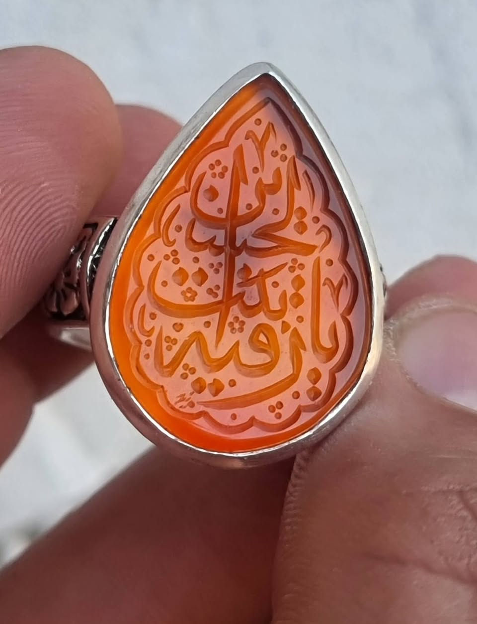 عقيق يماني زعفران مخطوط خط يدوي المبدع الأستاذ محمد همداني امضاء رفيع 🔥 يا رقية بنت الحسين 🔥
بصياغه يدويه ثقيله للبيع مكاني بغداد يوجد توصيل إلى جميع المحافظات للبيع فقط فقط أحبتي الغوالي ما اراوس بس ابيع 
***********

