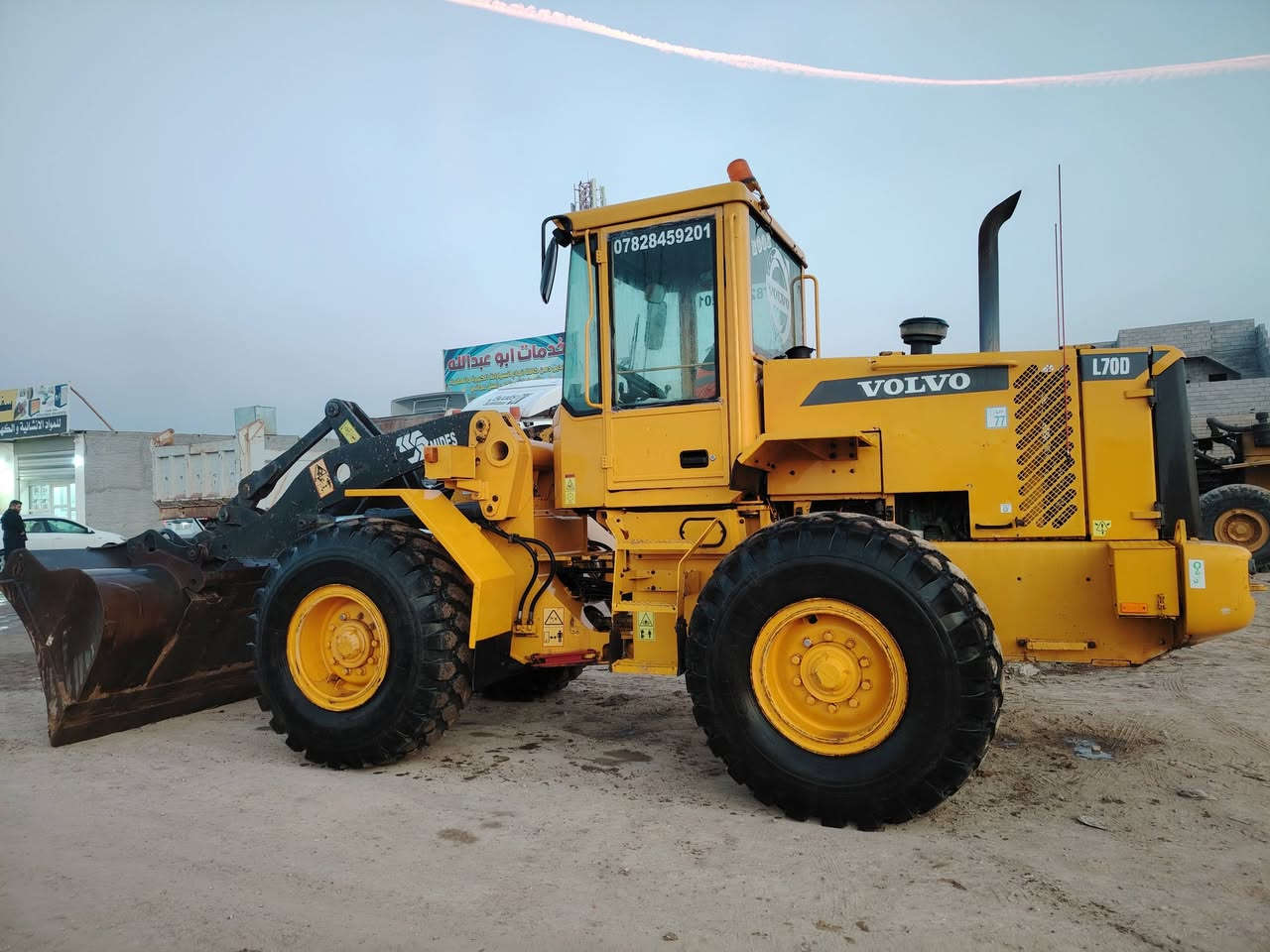 سلام عليكم شفل فالفو 70 مديل 2002  رقم أربيل دولي مكينه كير اكسلات كله شرط مكان تكريت للاستفسار ***********
