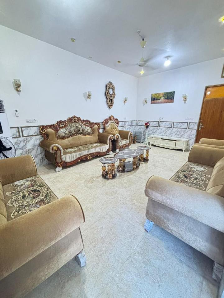 السلام عليكم
دار سكن للبيع في منطقة الخاجية شارع القسم البلدي
السعر 350 وبي مجال
 المساحة 200 متر الواجهة 10*20
الدار مشيدة في عام 2018 عرض الشارع 20 
الدار طابقين :
الطابق الاول استقبال ،هول ومطبخ وغرفتين نوم وصحيات 
الطابق الثاني غرفتين نوم وصحيات وسطح .

للمزيد من التفاصيل اتصال على الرقم :
0780 554 9597
