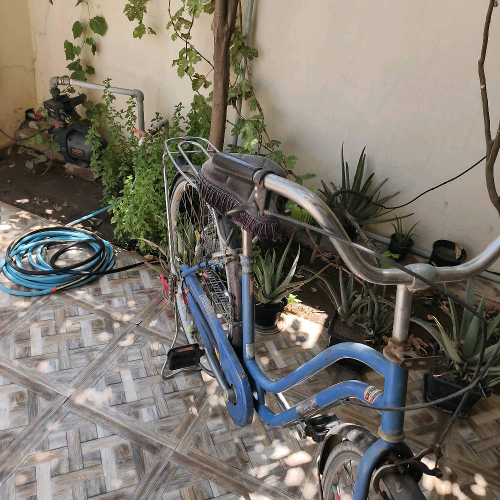 بايسكل ياباني حجم 27 نضيف بس التايرات يحتاج هواى الي يريده يتواصل يراسل علا هنا لو رقمي ***********