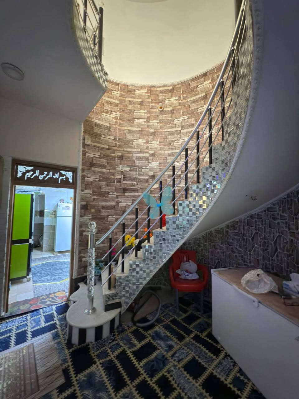 السلام عليكم اعادة النشر بسبب الوعود الكاذبه ادمن اقبل يرحم والديك/دار للبيع في حي الجامعه يقع علا شارع بعرض 20وقريب من شارع 20التجاري الطابق الاول اسقبال صاله مطبخ حار بارد غرفتين نوم/ مجمع صحيات الطابق الثاني 3غرف نوم صاله مجمع صحيات/ للاستفسار رقم صاحب الدار ابو مقتدى ***********
