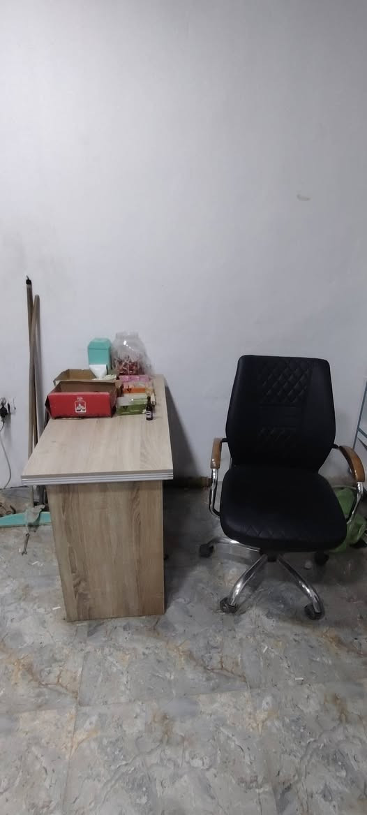 غراض للبيع مستعلات استعمال قليل اخو الجديد (براد +سلات جبس+ كرسي +ميز +عارضه جكاير) للاستفسار اكثر***********
