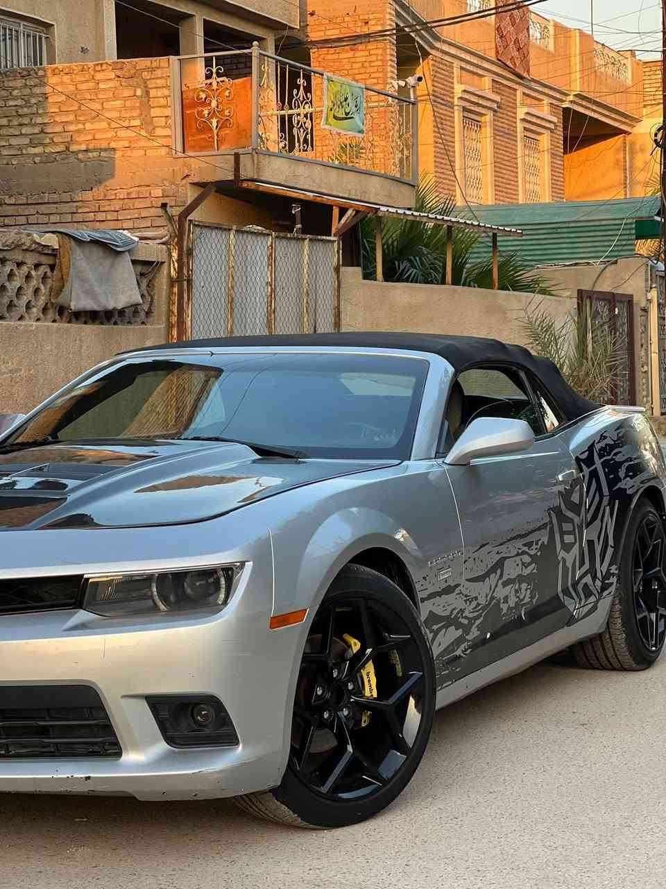 السلام عليكم كمارو للبيع كشف موديل 2014 ss
6 سلندر ضرر السياره بالخارج سرقه رافق صورها السرقه بالمنشور 
السياره كلش حلوه رقم بغداد دولي باسمي 
بيها جاملغ خلفي بيها بارد كلش قليل 
وجاملغ الامامي صار بي طخه وبدلته وعندي جاملغها القديم موجود بالبيت على وضعيته وعلى طخته فاني شلته وخليت واحد غيره 
السعر/108 وبيها مجال بسيط  
رقم الهاتف/ ‭0790 559 9425‬
‭0771 949 2965
