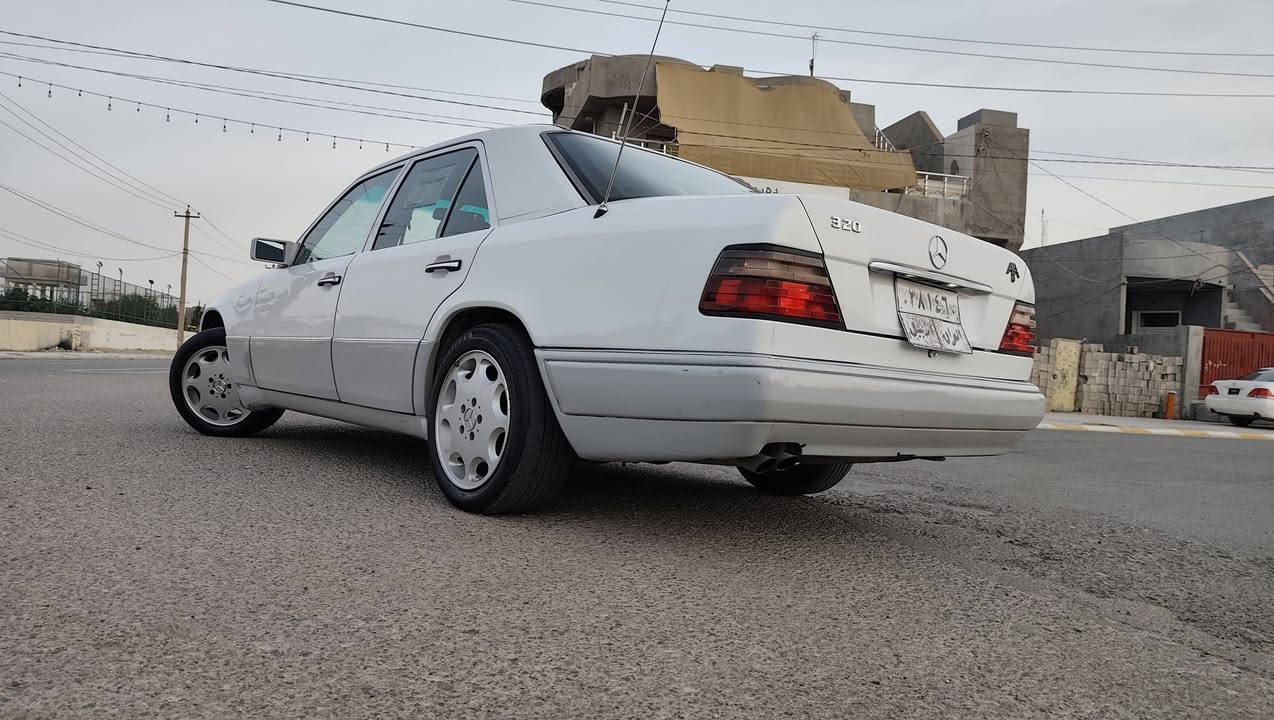 السلام عليكم للبيع مرسيدس دب موديل 92 سعر 95 شراي اتصل ***********
