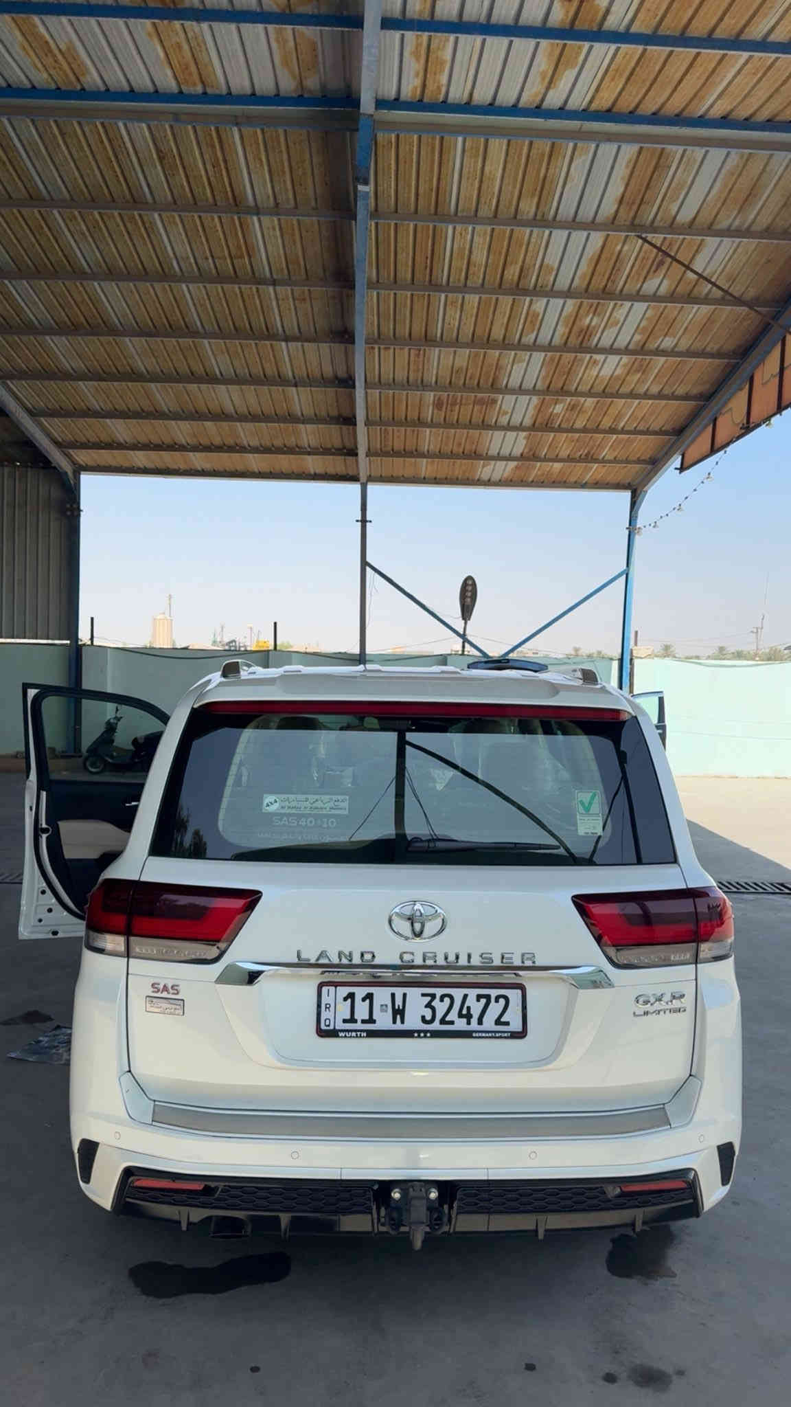 تويوتا  لاندكروزر 2023
Limited GXR شركة SAS اصل 
* العداد ( 34 الف كم )
* ⁠
* رقم بغداد
* اللون : ابيض
* محرك 6 سلند
* بصمات ابواب 
* اناره خارجيه ترحيبيه مع انارة ارضيه شعار لاندكروزر 
* ⁠شاشة دجتل 
* ⁠شاشات خلفية تطبيق
* فتحة سقف (سلايت)
*كشنات جلد بيجي
* كراسي كهرباء
* ثلاجة وسطية
* جنطة كهرباء 
* ⁠شاحن وايرليس
* ⁠حساس امامي خلفي 
* كاميرات 360
(مكفول دعامي ل دعامي)
السعر (720 )
رقم
***********
