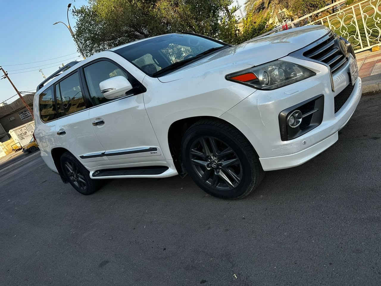 لكزز موديل 2015 بريم سياره جديده بدون صبغ بيها بس بارد مكانين واضح بسونار ماشيه 160 الف رقم بغداد سعر 480 وبيها مجال
 اتصال فقط 
***********
***********
