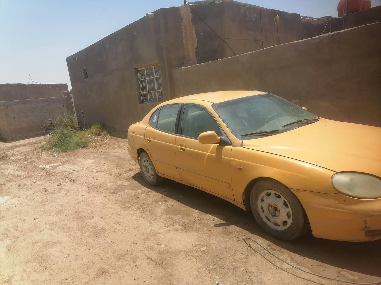 لاكنزه ٢٠٠٠ رقم بابل المالك يمي بل رميثه السياره بل رميثه محرك وكير شرط السياره نقص كرهبايات فقط السعر ١٨ تحويل شرط ***********
