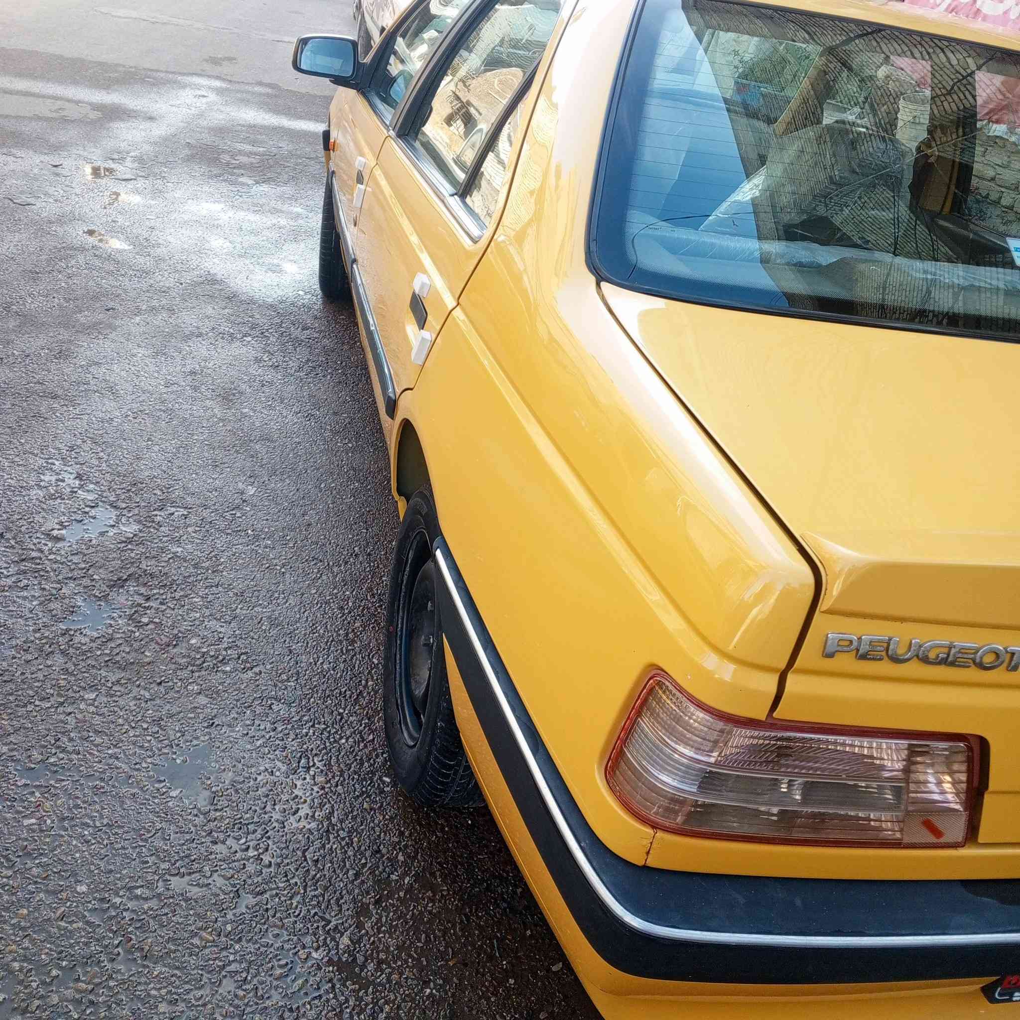 السلام عليكم 
بيجو لميس 2016
سياره كير محرك خير من الله 
تبريد تدفئه شغال سيارة لا تنقيص ولا تبخير مكفوله من الخياس والبارد وقطره صبغ ما بيها 
رقم بغداد إنكليزي دولي باسمي مصفره هيه وغرامه 
مكان بغداد مدينة الصدر / *********** / ملاحضه السيارة ممشتغله تكسي فقط الدوام
