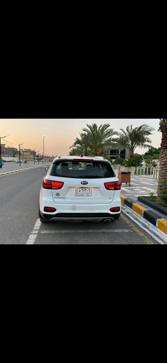 سورنتو
سلام عليكم
للبيع 
سورنتو موديل 2018  خليجي 
رقم بغداد  
ستة سلندر 
نص فول 
بصمة 
كشن السائق كهرباء 
صندوك كهرباء 
مري شفط 
حساسات 
كير عصا 
كشنات جلد
شاحن واير ليس  
تحكمات ستيرن 
وباقي الموصفات المعروفه 
السعر 253 وبيهة مجال 
مكان السيارة نجف  
الاستفسار***********
مكفولة من الصبغ والتبديل  فقط بارد بسيط
