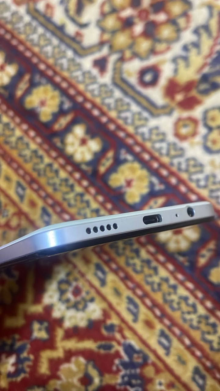 السلام عليكم هاتف للبيع نوع Honor x7B صار شهر من ماخذه فقط شاشة مكسورة الكارتونة موجودة السعر ٧٠وبي مجال المكان بغداد اخذتة ١٩٥  رقم الهاتف ***********
