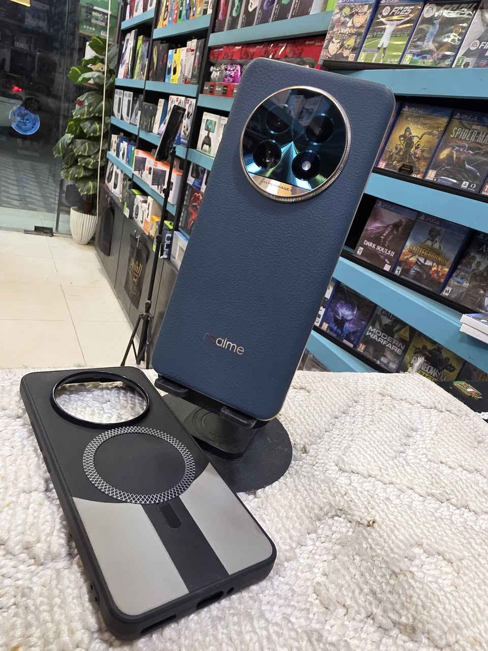 Realme 13 Pro Plus
المعالج: يأتي الهاتف بمعالج Snapdragon 7s Gen 2 ثماني النواة، وهو معالج قوي  المهام، سواء كانت الألعاب الثقيلة 
الذاكرة والتخزين:  والتخزين، مع دعم يصل إلى 12 جيجابايت من ذاكرة الوصول العشوائي و 512 جيجابايت من التخزين 

البطارية: يزود الهاتف ببطارية بسعة 5200 مللي أمبير، مما يوفر عمر بطارية طويل يدوم طوال اليوم. الشحن: يدعم الهاتف شحن سريع بقدرة 80 وات، مما يسمح بشحن البطارية بالكامل في وقت قصير جدًا.
الميزات الأخرى


**إذا كنت صاحب هذا الإعلان وتريد حذفه لأي سبب، رجاءا أرسل رسالة إلى الدعم الفني**