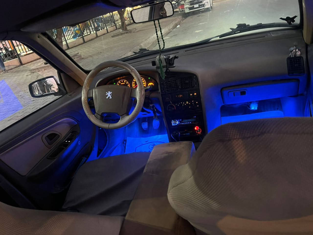 سلام عليكم بيجو لميس للبيع مكفوله 2012
رقم انكليزي جديد سنويه بسمي سياره اي نقص مبيها 
تبريد شغال 38وبيها مجال بسيط 
***********
بغداد
