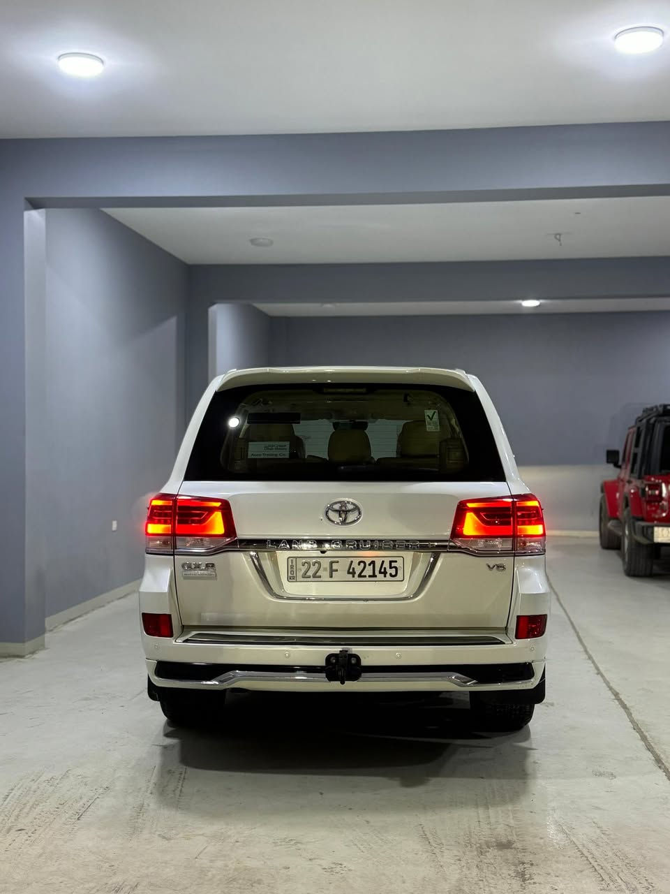 لاندكروز
2018
GXR
شركه جيهان
ماشيه 130km
مكفوله من الصبخ والتبديل

فول1/1
مري شفط
كراسي كهرباء
7راكب
فتحه سقف
كامرات
المواصفات المعروفه
السياره جديده وداخل جديد كلش

مكان السياره بغداد الكرخ
السعر 51800$ 
للاستفسار 
***********
متواجد واتساب
