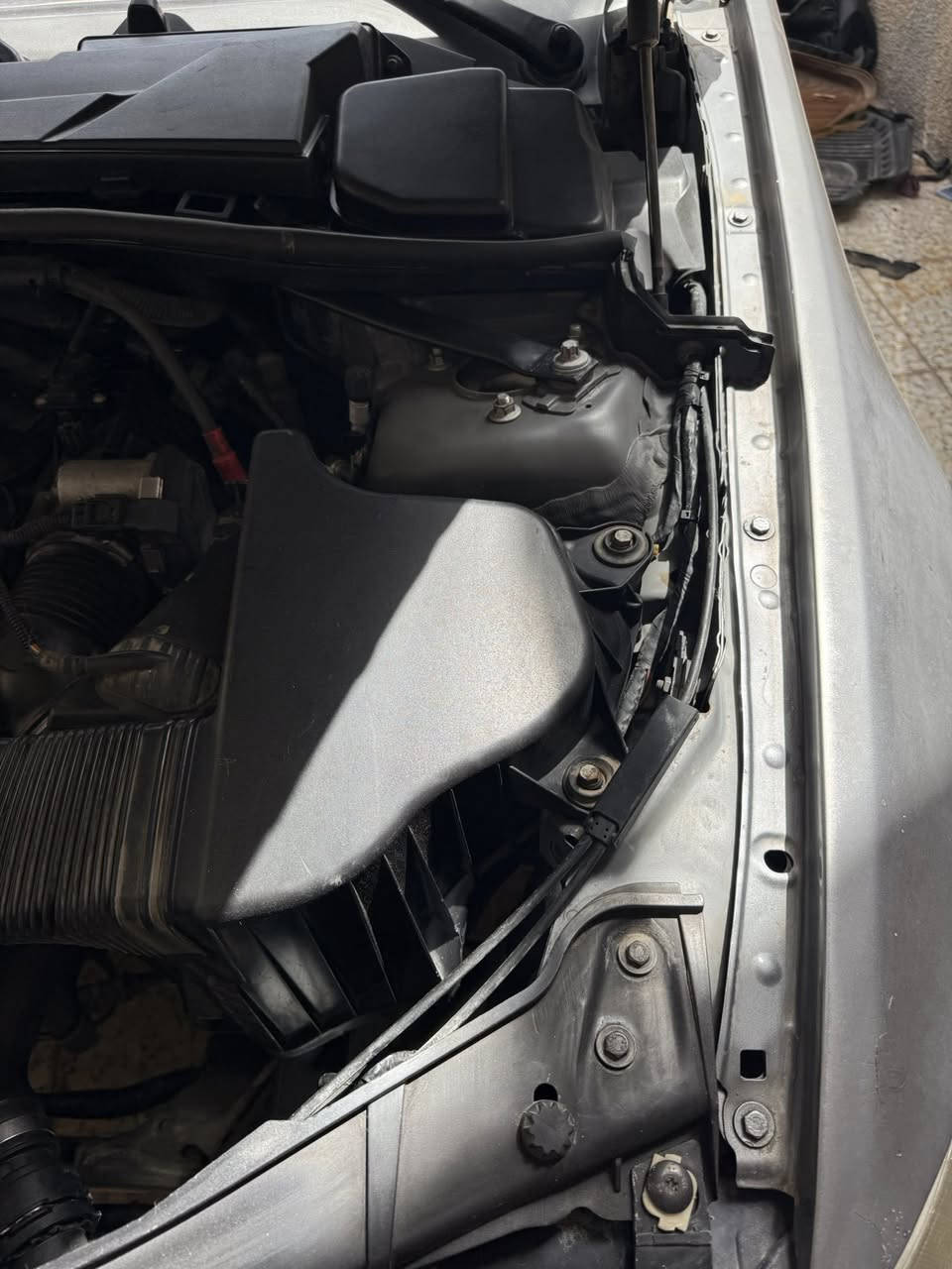 السلام عليكم 
bmw e90 
موديل 2009 خليجي بصمه 
وياهه بصمتين بلاديات 
رقمً بغداد انكليزي بأسمي سنويه وهزه جدد شرط تحويل 
تبريدقطعتين 
تحكمات ستيرن جهتين 
كيرعادي ٧ نمر 
محرك اربعه سلندر تنفس طبيعي حته ع مي تمشي انسه صرف بانزين 
صدر امامي خلفي جديد 
خمسه ويل كب جديد 
خمسه تاير نقشه وحده مبدل جديد
كهربائيات بوضع شركه مامدوده ايد بيهه 
كير ومحرك بشرط جددوعندي محرك حاويه مال وارد هم انطي وياهه لليشتري سياره هديه 
حجر بيئه بلاد صالنصه صوت حلو 
داخل سياره جديدزيرو
داخل المحرك بوضع شركه 
داخل صندوك جديد
حته العوازل البلاسك الجوه ع شواصي موجوده 
السياره بيهه جاملغ خلفي كلير وبيه شبر بل جاملغ والبنيد صبغ وجراد بل قماره 
مابيه اي نقص ترايك ال المانيا 
*********** متوفر واتساب
مكان السياره المنصور او بغداد الجديده
