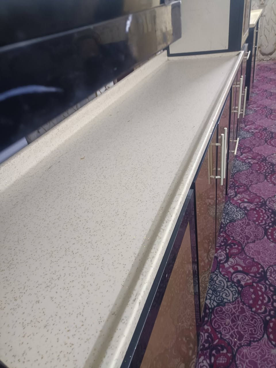 كاونتر تزكام ٣قطع تزكام اخو الجديد الكاونتر حطاطة والسطح مرمر
مكاني بغداد منطقه الرشاد
***********
