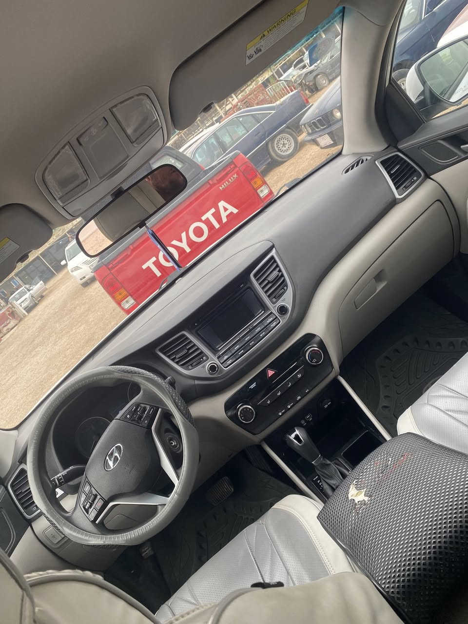 سلام عليكم توسان للبيع
موديل2018

وارد امريكي 

بيها بنيد وشبر بل جاملغ صبغ بدون دواخل 

سعر 150 وبيها مجال 

عنواني رمادي 

هـ***********
