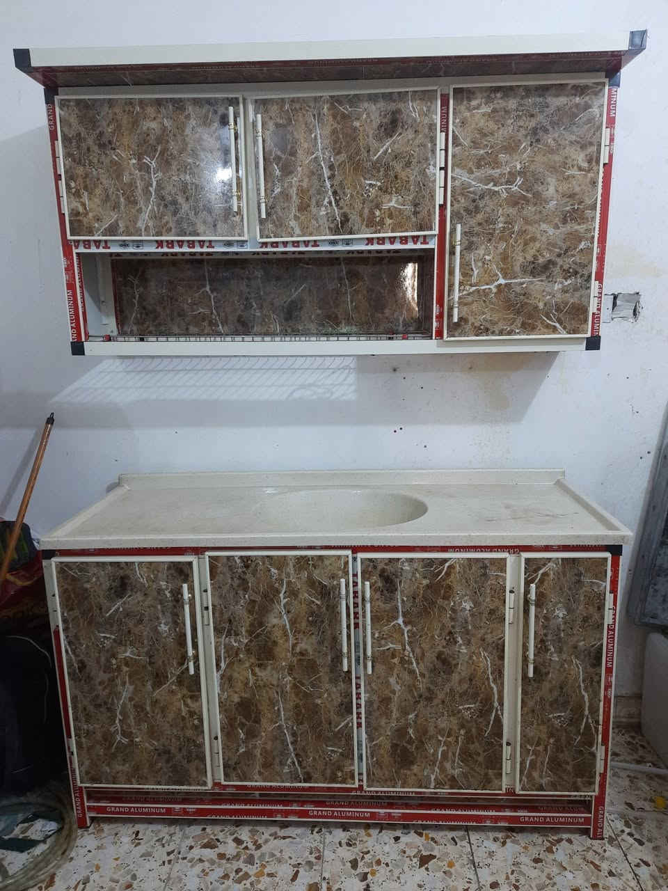 سنك مرمر مع ملحق متر ونص 
مكان بغداد الحرية 
السعر 179
***********
