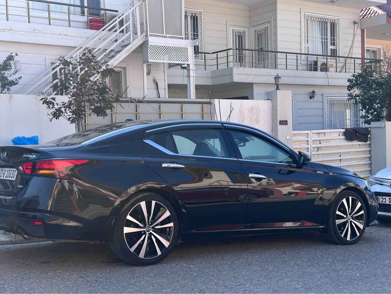 Nissan Altima 2022 Platinum 

مواصفاتها فول اخر شي بالالتيما

سقف سلايد 
كشن هيتر 
استيرن هيتر 
كشنات كهربائي 
كشنات جلد
كشن خزن ميموري 
رادارات جانبية و امامية و خليفة 
قيادة ذاتية 
٥ كاميرات 
٣٦٠ درجة كاميرا 
مراية الجانبية هيتر و اشارة بيها 
مراية الداخلية تعتيم بالليل 
مراية الجانبية تنزل ويه البك R
تبريد خلفي 
نظام خرائط بلادية 🌏
نظام السماعات  Bose 🎼🎼🎙️
نظام فور ويل السيارة 

حادثها 
جاملخ و بونيت بدون شواصي 
ايرباك بس سايق طاك و راجع بلادي 

هذا رقم الشاصي 1N4BL4FW5NN398969
 
السيارة ماشية ٦٧ الف ميل 

السعر: 153$

*********** كركوك, العراق
