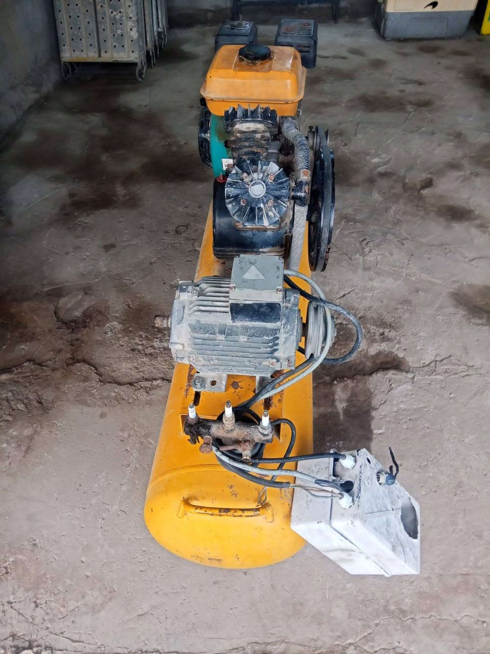 سلام عليكم شباب من رخصة صاحب الكروب مكص خشب كهربائي 75 وبي مجال وكمبريسر مال صبغ 250 وبي مجال 
مكاني طويريج الفياده ***********
