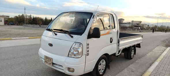 کیا دووتەنی  2700مۆدیل 2011 گێڕ عادی جام کارەبایی ڕەقەم سلیمانی سەنەوی بەسەرچووە بەناوخۆمانەوەیە گێڕومەکینەوئەکسل و شەنسی بێ عەیبەسەرف وبوخاری نیە سەیارەکە هەیکەلی زۆر جوانە دەعمولێدراوی نیە دووپەڵەی بچوک بۆیاخی هەیە بێ ناوگرتن ماڵی کاسپیە تەحویل و غرامەو زەریبەی بەشەرت سعری 87گەڵاو مجال شوێن هەڵەبجەی تازە 
***********
*********** حلبجة
